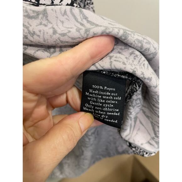 Rock & Republic Women's Rose Print Button Up Shirt Black Print Size Small - Picture 5 of 8